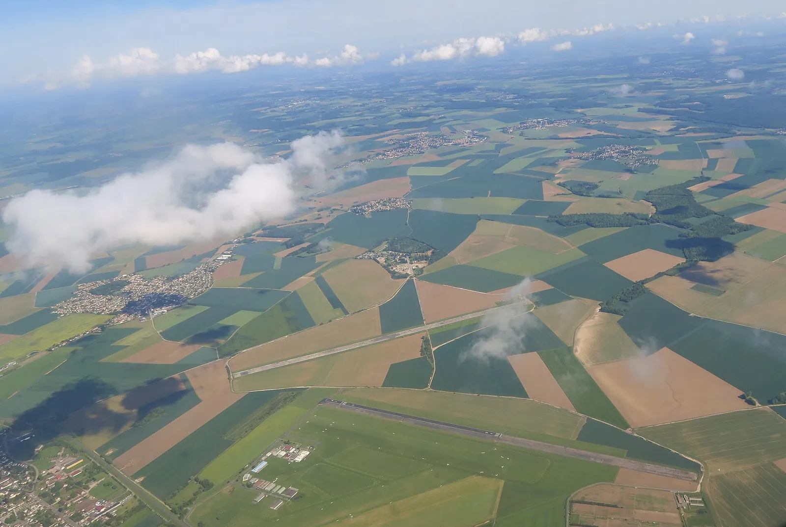 Vue de l’aérodrome de Persan–Beaumont vers l’ouest